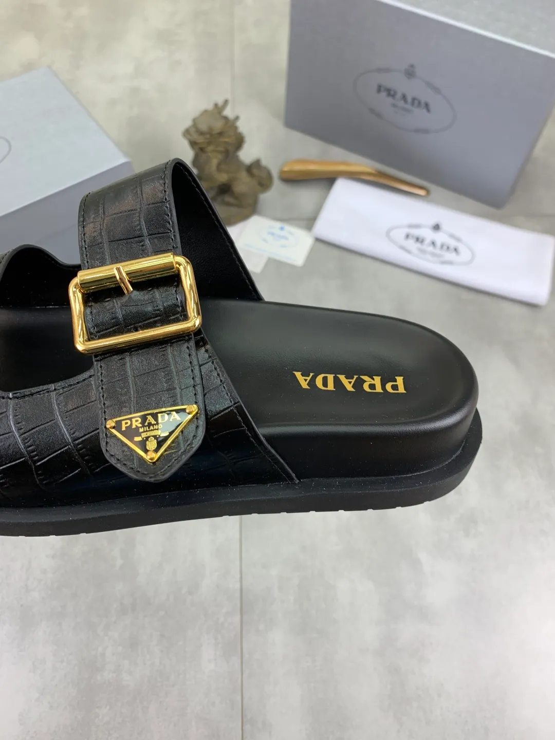 Men's shoes 💰P340💰【New style】🎁🎁🎁 PRADA Prada's new casual slippers, original official website, perfect workmanship, transmitting a kind of noble luxury, sublimating its definition of luxury in Prada's high-end extraordinary craftsmanship. Original combination outsole, code number: 38-44 (45 customized) Multiple colors 🉑️ to choose from